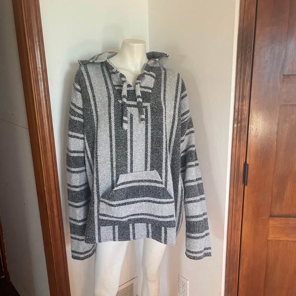 Source Unknown Gray and Black V-Neck Sweater